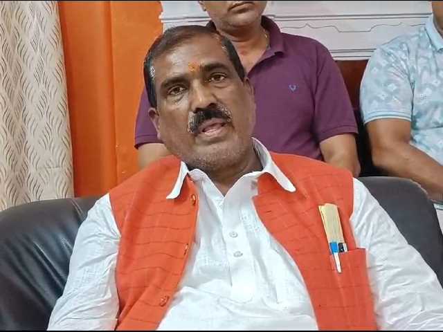 बिहार : तेजप्रताप के कांस्टेबल को नचाने वाले मामले पर भाजपा मंत्री का तंज, राजद की पहचान नाच-गाना कराने वाली